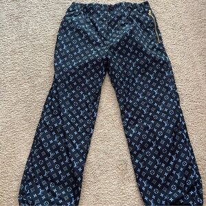Louis Vuitton midnight monogram size 40 joggers logo sky